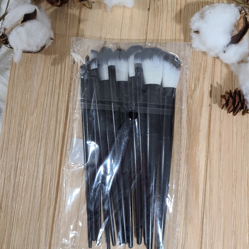 🎉🎉HOST PICK🎉🎉NEW🎉🎉 13PC BLACK AND WHITE Soft and Fluffy Makeup Brush Set - Picture 8 of 15